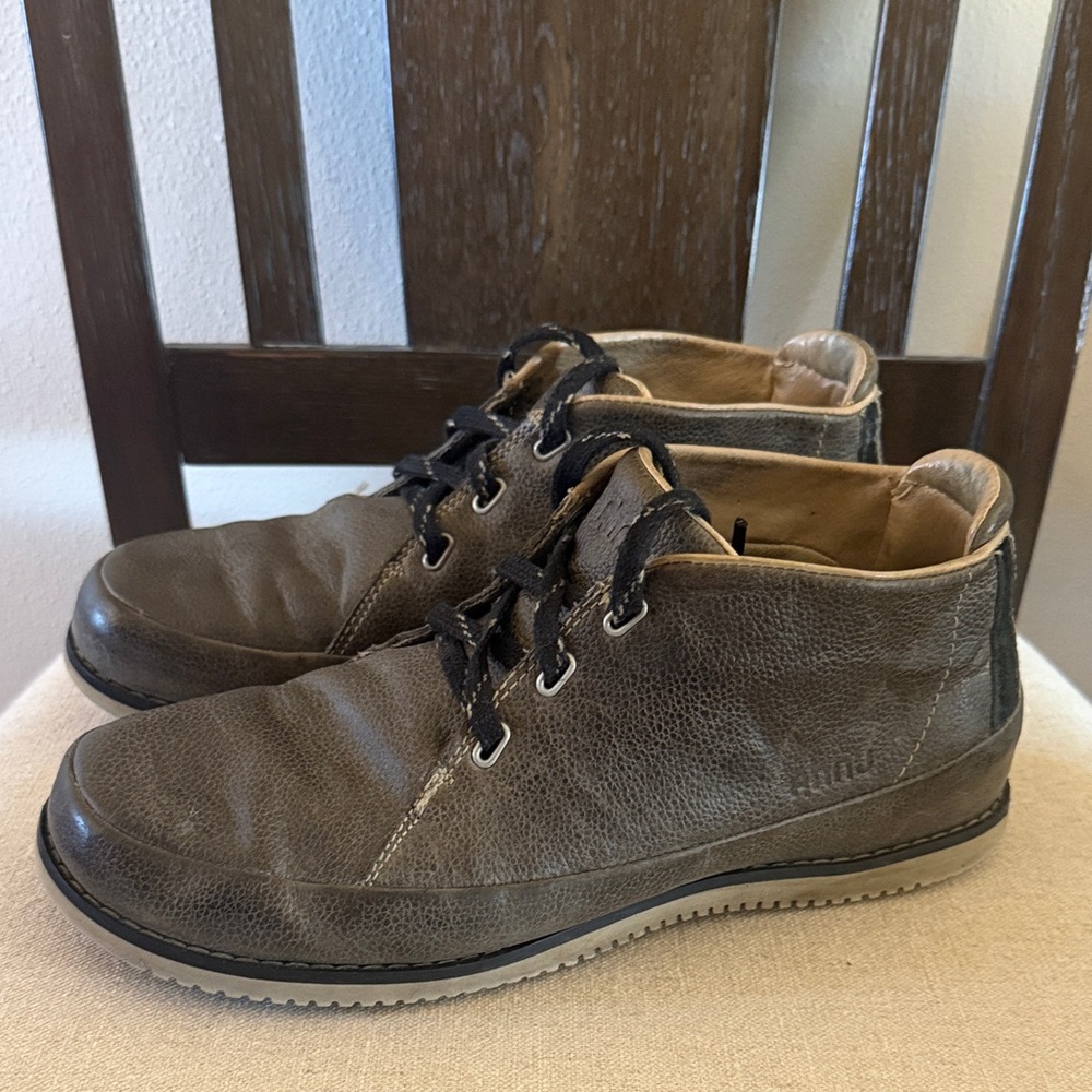 Ahnu Men’s Leather Chukka Boots Shoes Vibram Taupe Gray Size 8.5